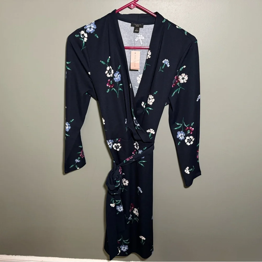 Dress - Picture 1 of 6